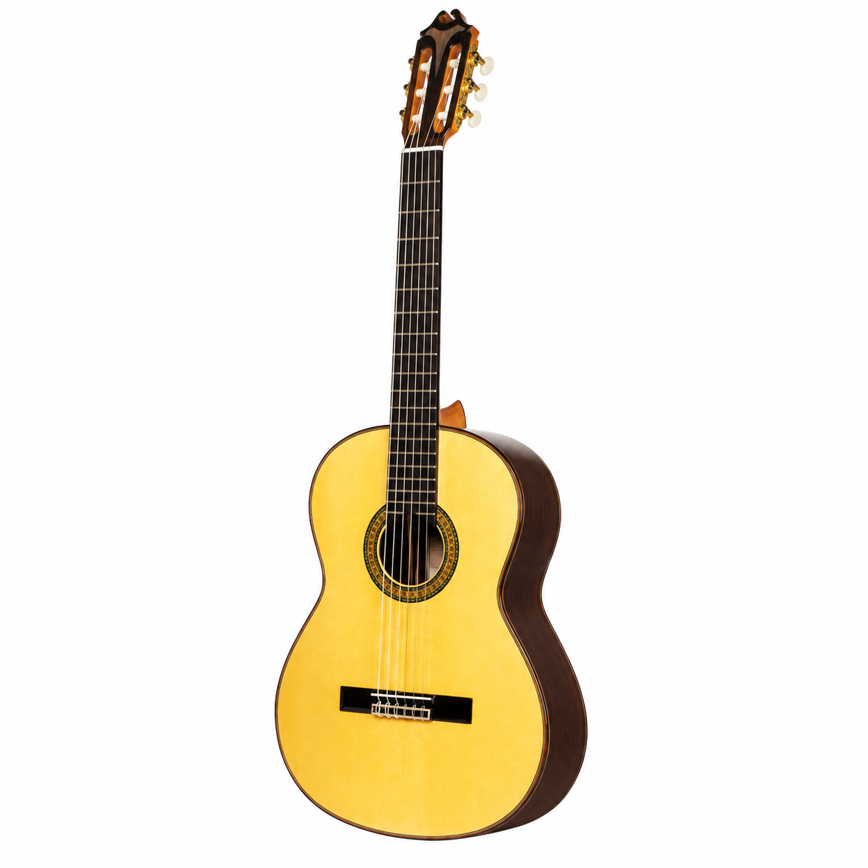 Klassische Gitarre Juan Hernandes Luthier auf reinweißem Hintergrund